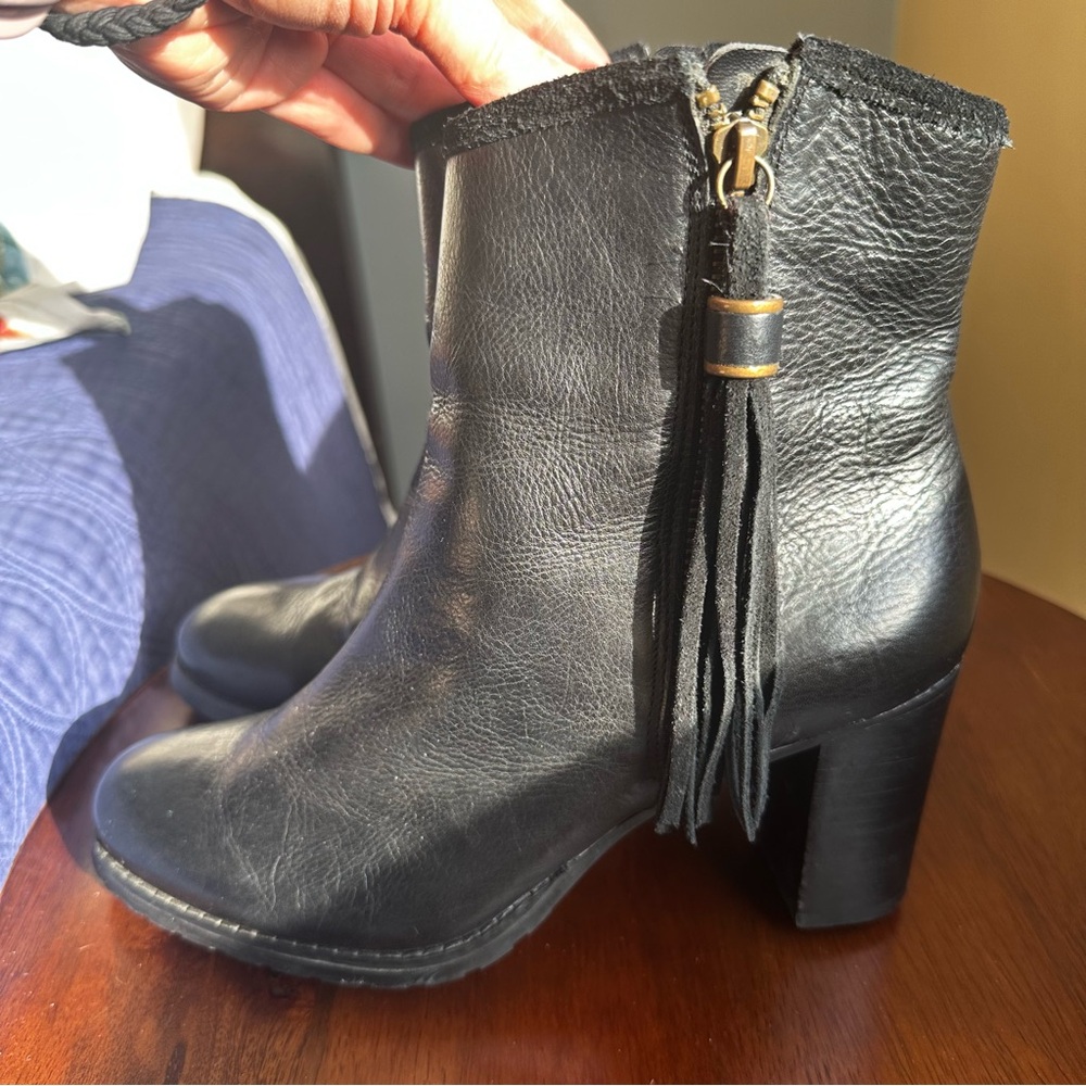 Lauren Ralph Lauren Carah Ankle Boots Black Leather Sz 7.5 Quiet Luxury - Picture 3 of 8